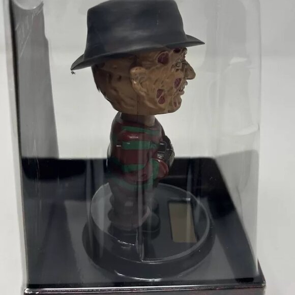 Solar-Powered Bobble Head - FREDDY KRUEGER - New in Package - Picture 5 of 9